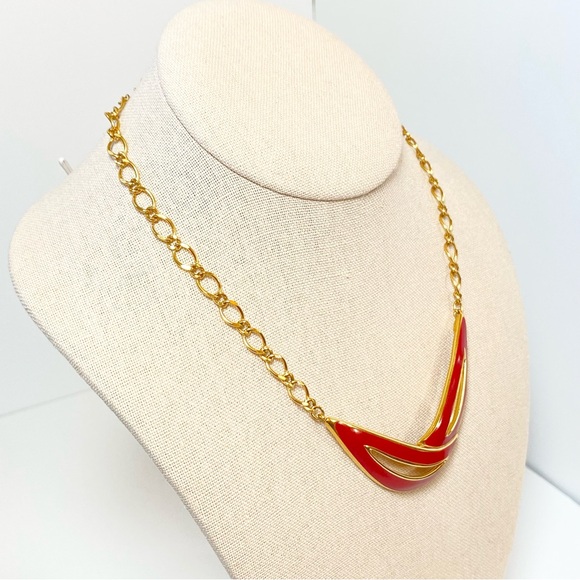 Vintage Retro Monet Signed Open Curve Red Enamel Gold Tone Chain Choker Necklace - Picture 5 of 8